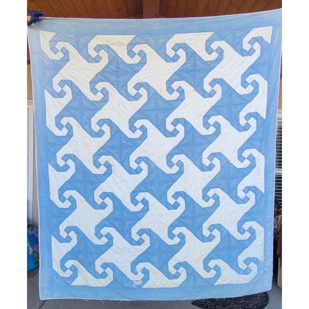 Vintage Handmade Blue White Interlocking Scroll Patchwork Quilt 80x70